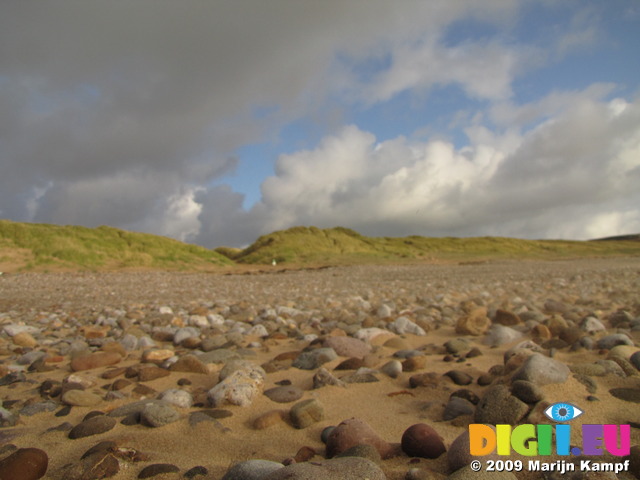 SX10504 Pebbles on the beach at Merthyr-mawr Warren